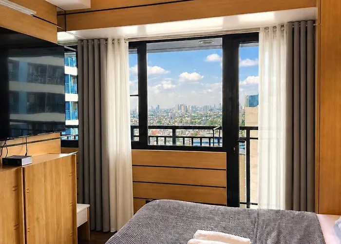 Apartamento 23f Skyline View Air Residences Makati Fast Wifi