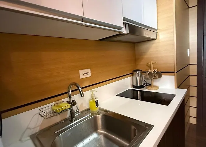 23f Skyline View Air Residences Makati Fast Wifi Manila